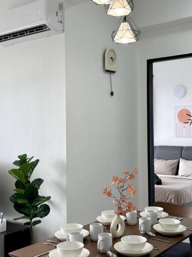 a room with a table with cups and plates on it at URBAN Georgetown 9Pax 4QueenBed 3Bedroom 2Bath 2carparks in Jelutong