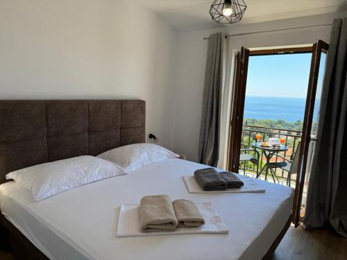 Accommodation Đivanović with sea view