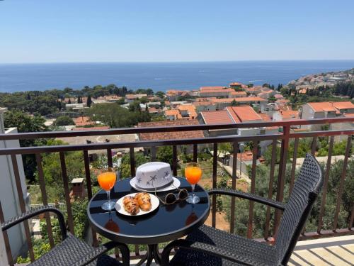 Accommodation Đivanović with sea view