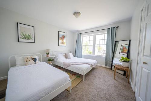 Katil atau katil-katil dalam bilik di Central 3BR 2BA Near Beach Hard Rock Ocean
