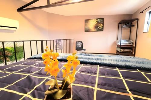 a bedroom with a bed with yellow flowers on it at Laguna Lofts in Poços de Caldas