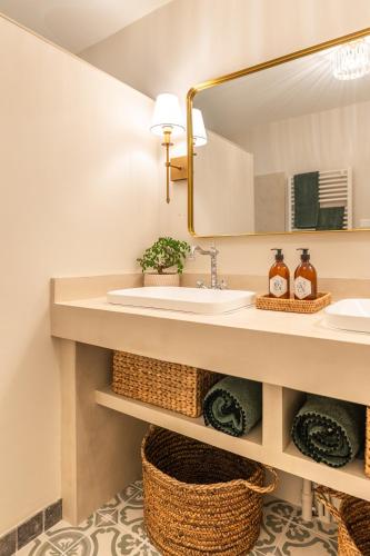 a bathroom with a sink and a mirror at La Maison 1680 in Couches