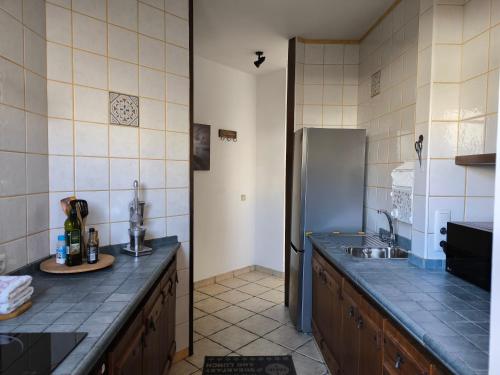 a kitchen with a sink and a refrigerator at Apartamento playero Privado WiFi- MorroJable in Morro del Jable
