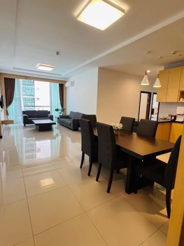 Kuchyň nebo kuchyňský kout v ubytování Imperial Grand Suite Apartment Kuching