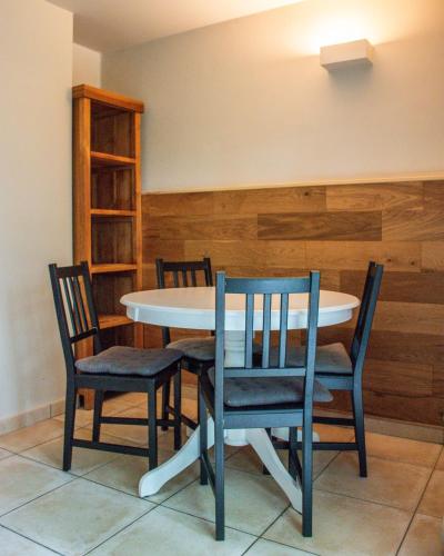 Un lugar para sentarse en B&B La Ferme de l'Hosté