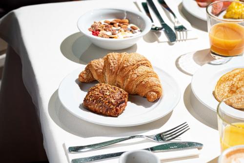 الطعام في الفندق أو بالجوار