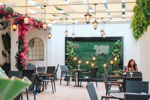 ARMİS HOTELにあるレストランまたは飲食店