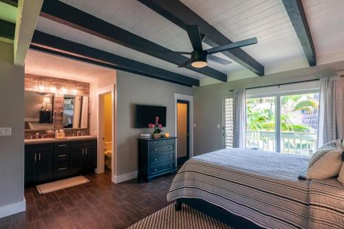 En eller flere senge i et værelse på Puamana 16B