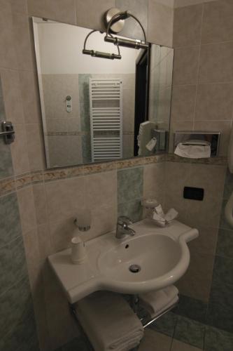 a bathroom with a sink and a mirror at Piccolo Hotel Nogara in Nogara