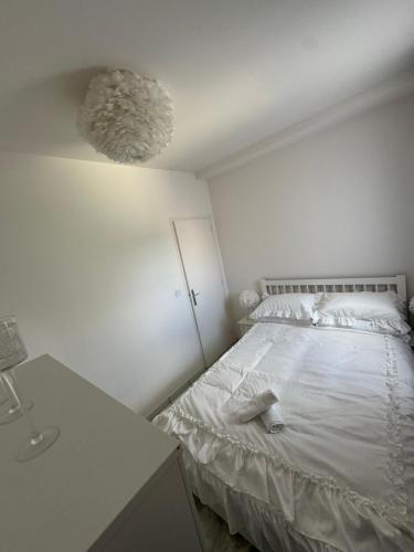 Ένα ή περισσότερα κρεβάτια σε δωμάτιο στο Magnifique appartement