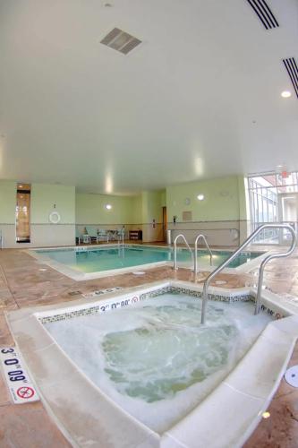 Πισίνα στο ή κοντά στο SpringHill Suites by Marriott Scranton Montage Mountain