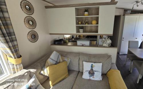 Χώρος καθιστικού στο Luxury Lakeside Caravan with hottub and private fishing peg, Tattershall Lakes