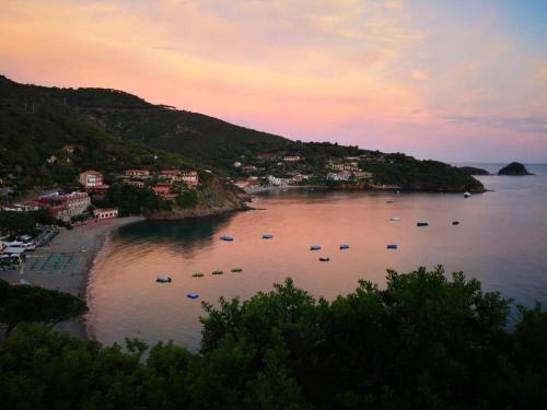 Gambar di galeri bagi Appartamenti Vista su Morcone di Capoliveri