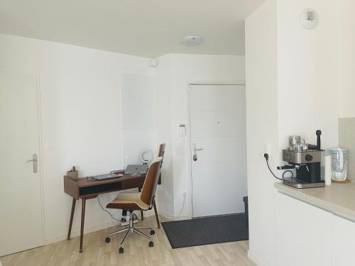 Η κουζίνα ή μικρή κουζίνα στο Une chambre propre & confortable dans un appartement moderne à Meaux