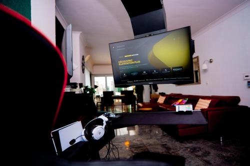 TV a/nebo společenská místnost v ubytování Capstay players playstation 5