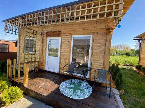 a small cabin with a table and chairs on a deck at Danube Oasis Stevantown 1 in Stari Banovci