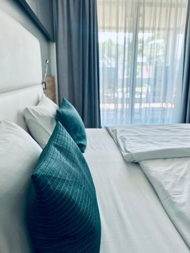 Una cama o camas en una habitación de Hotel Limanova