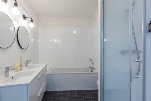 Ένα μπάνιο στο Appartement Hyper Centre Parking Privée