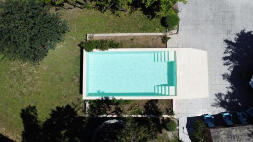 an overhead view of a swimming pool in a yard at Casa do Avô Manuel in Valença