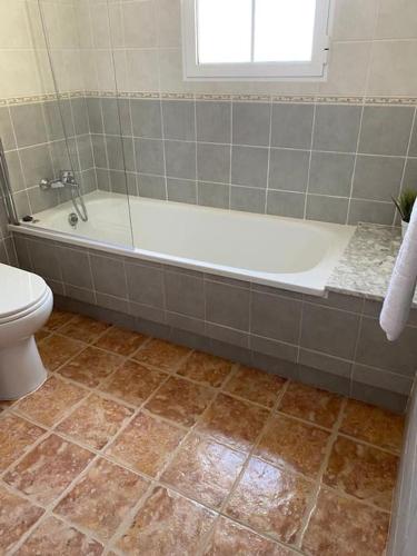 Bilik mandi di Luxury Villa In los Baños de Fortuna With Private Pool