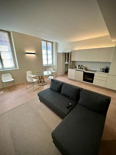 Η κουζίνα ή μικρή κουζίνα στο Grey-Fontanelli Luxury Suite Reggio Emilia