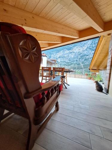 Nespecifikovaný výhled na hory nebo výhled na hory při pohledu z hostelu