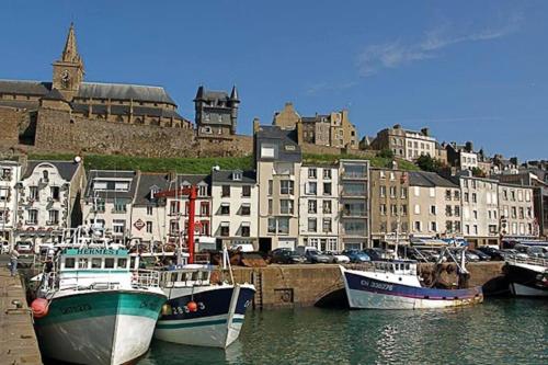 グランビルにあるLa Belle briseの造船群