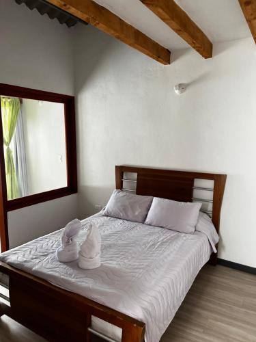 a bedroom with a bed with towels on it at Casa familiar RS in Villa de Leyva