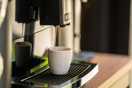Tetera y cafetera en The Orbital