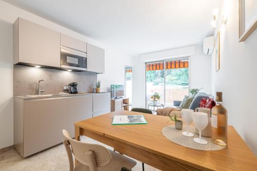 Appartement 2P rénové avec terrasse au Port de Nice