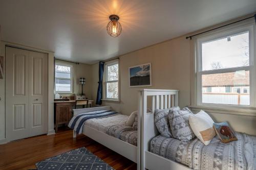 a bedroom with a bed and a window at Eastside Bungalow in Livingston