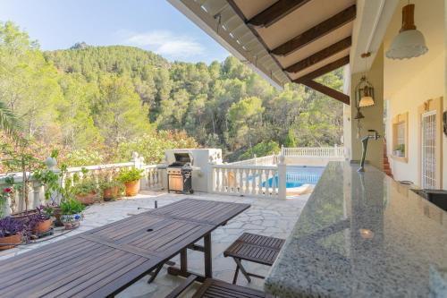 a patio with a table and a grill on a house at Retiro Sol - Casa Joni in Orba