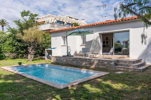 Pretty house with pool in Cagnes-sur-Mer
