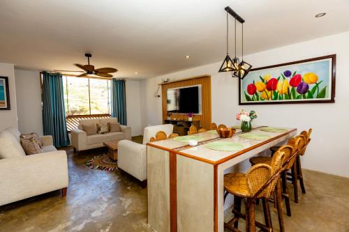 พื้นที่นั่งเล่นของ PUPUKEA HOUSE Mancora