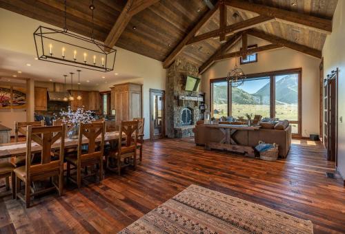 a large dining room with a table and a couch at Emigrant Peak Lodge in Pray