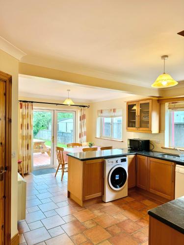a kitchen with a washer and dryer at No 10 Ard Na Mara in Dingle