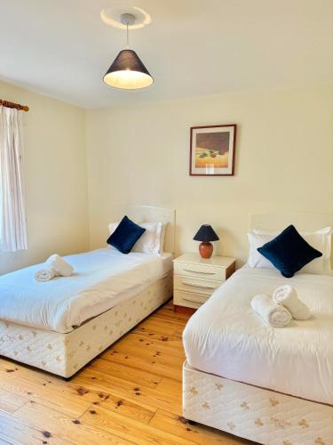 two beds sitting next to each other in a bedroom at No 10 Ard Na Mara in Dingle