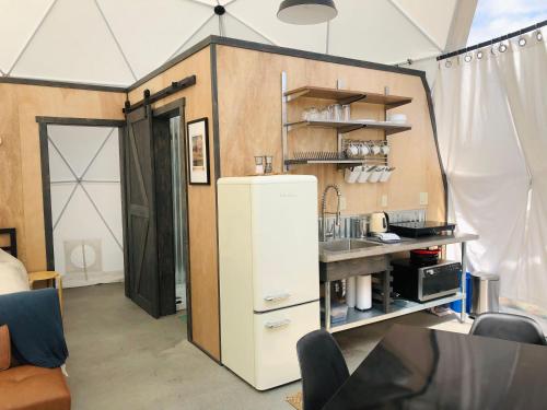 Una cocina o cocineta en Dome #4