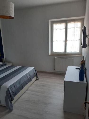 Ένα ή περισσότερα κρεβάτια σε δωμάτιο στο a tre passi dal mare