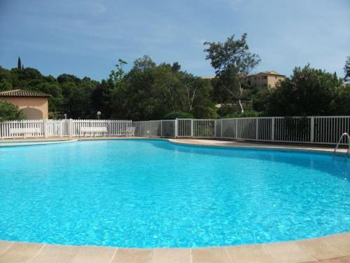 Appartement climatisé 4 personnes dans une résidence avec piscine