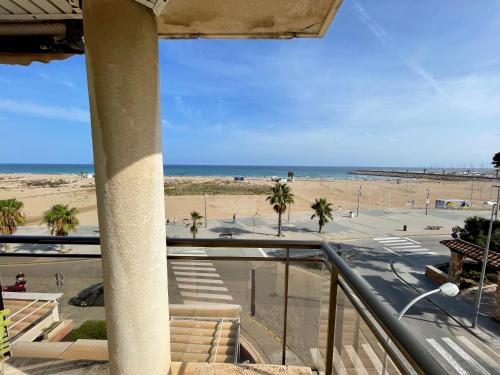 APARTAMENTO CON GARAJE en primera línea de playa