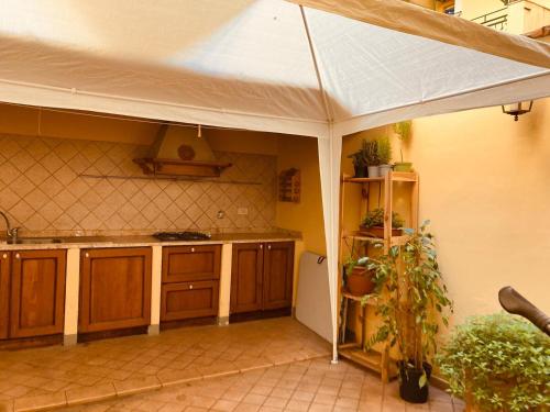 in CENTRO con cortile esterno