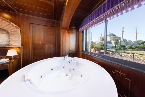 King Suite with Hagia Sophia View