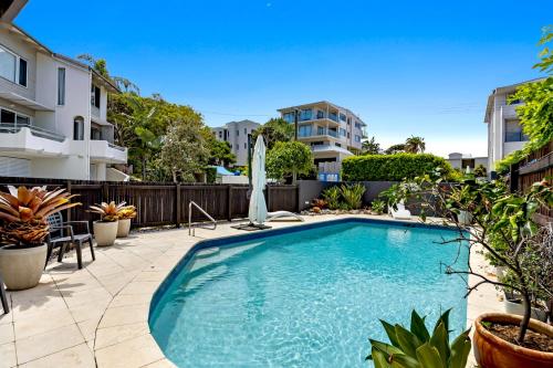 a swimming pool in the middle of a yard at 2-Bed Coastal Haven with Pool by Sunshine Beach in Sunshine Beach