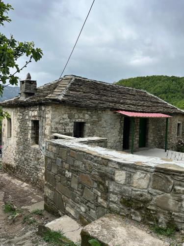 Vila Jani Stone House Fireplace near Përmet Quiet Nature Stay