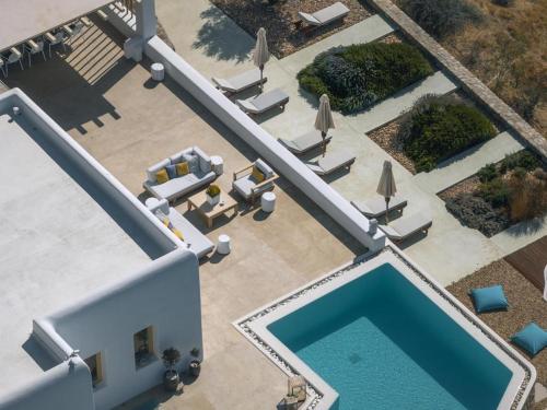 an overhead view of a pool with chairs and umbrellas at Sotavento Villa in Fanari