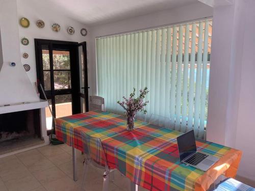 TV a/nebo společenská místnost v ubytování VILLETTA PANORAMICA PORTO SA RUXI, VILLASIMIUS Sardegna