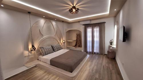 a bedroom with a large bed in a room at Alta Vista Apartments in Agkidia