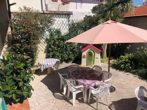 Taman di luar Spaziosa casa con giardino e dependance