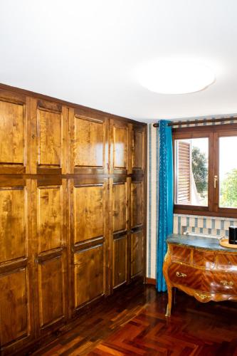 a room with wooden cabinets and a piano at Maison Martina in Ariccia